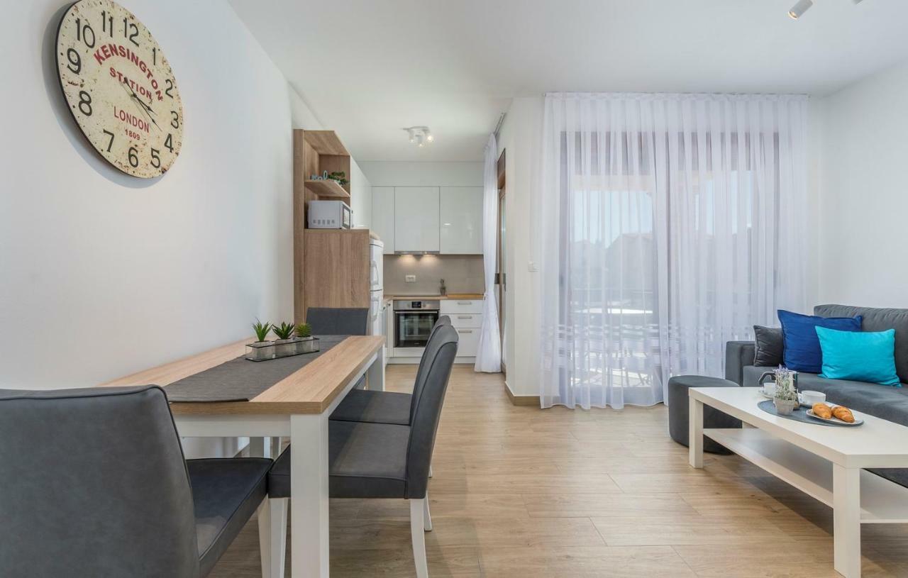 Apartments Hana In Funtana Dış mekan fotoğraf